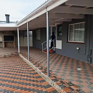 https://10-florence-street-oakdale-belliville-7530-cape-town.hotels-capetown.com
